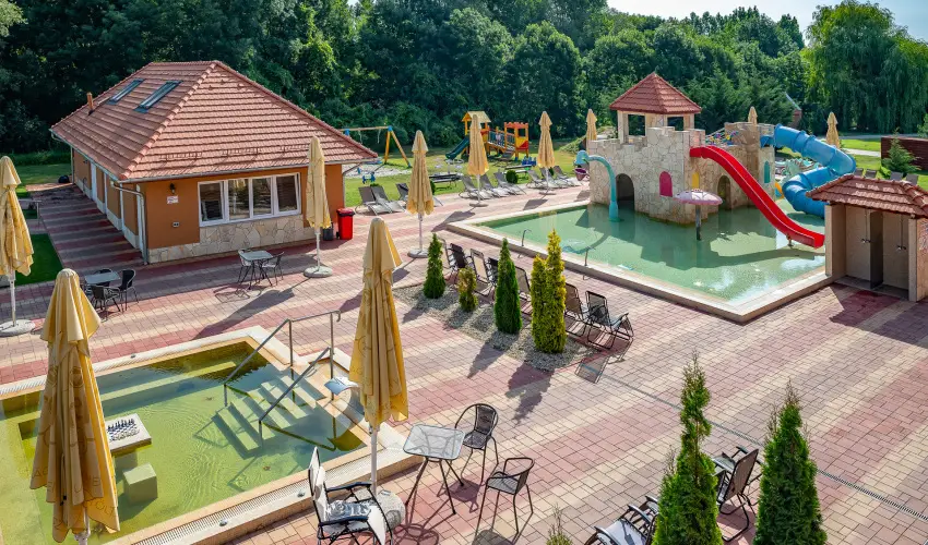 Term�l Hotel Vesta T�pi�szecs� - M�rcius 15.
