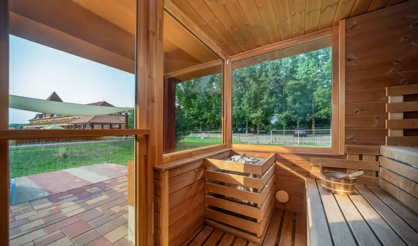 Term�l Hotel Vesta T�pi�szecs� - M�rcius 15.