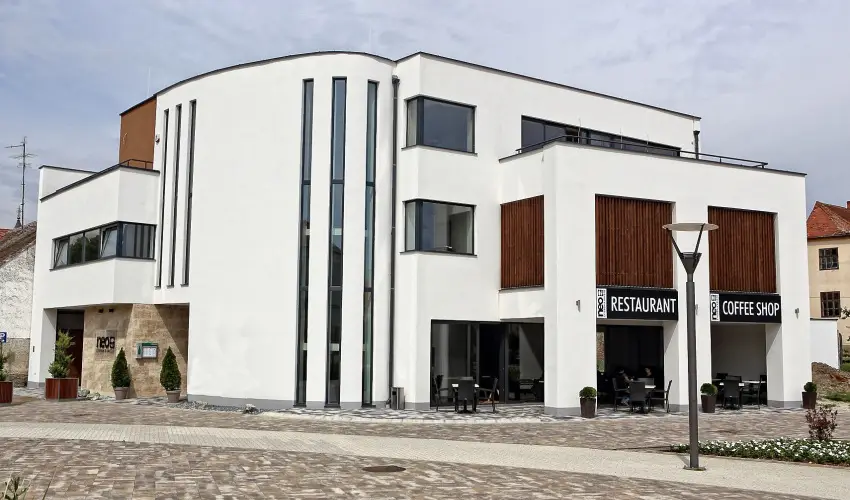 Hotel Vikt�ria S�rv�r - M�rcius 15. 