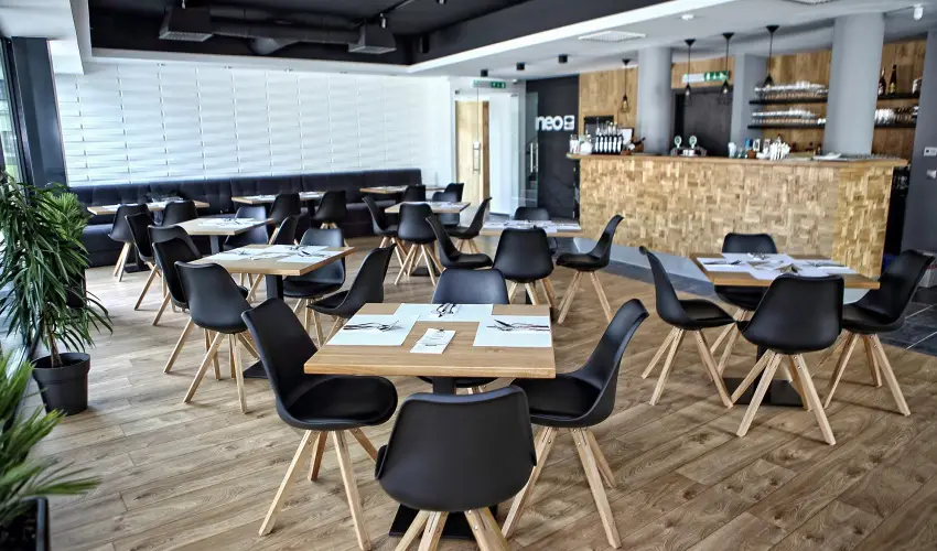 Hotel Vikt�ria S�rv�r - M�rcius 15. 