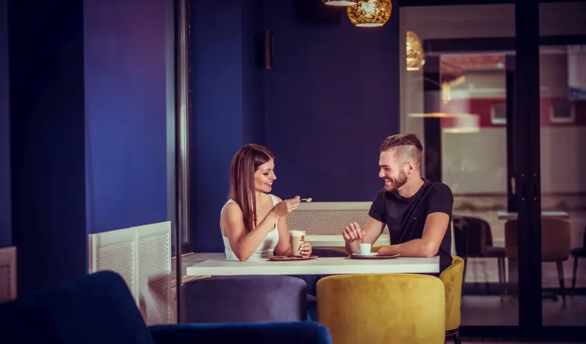 Hotel Vikt�ria S�rv�r - M�rcius 15. 