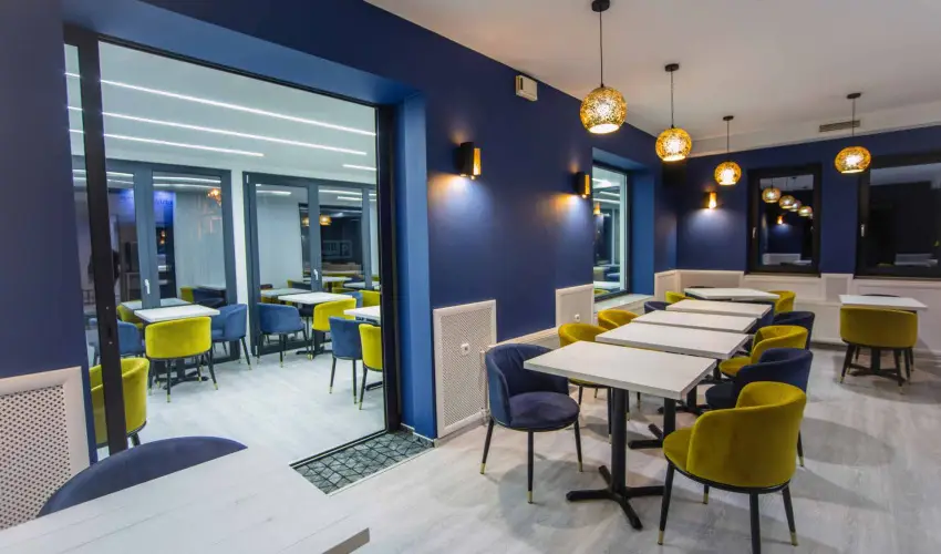 Hotel Vikt�ria S�rv�r - M�rcius 15. 