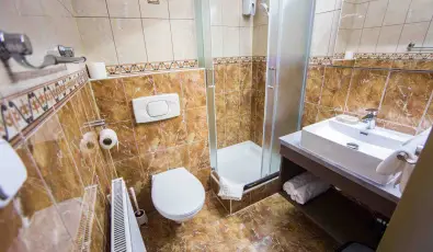 Hotel Vikt�ria S�rv�r