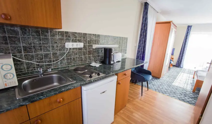 Hotel Vikt�ria S�rv�r - M�rcius 15. 
