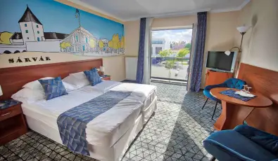 Hotel Vikt�ria S�rv�r