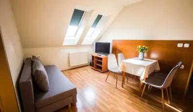 Hotel Vikt�ria S�rv�r