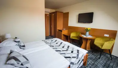 Hotel Vikt�ria S�rv�r