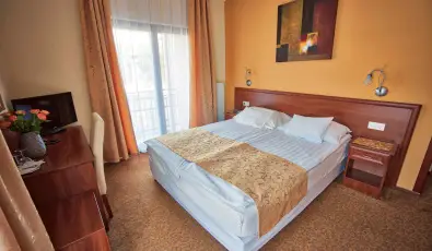 Hotel Vikt�ria S�rv�r