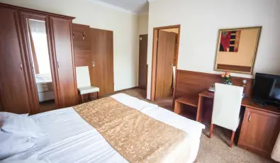 Hotel Vikt�ria S�rv�r