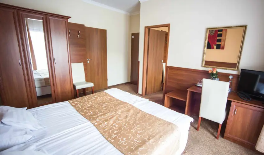 Hotel Vikt�ria S�rv�r - M�rcius 15. 