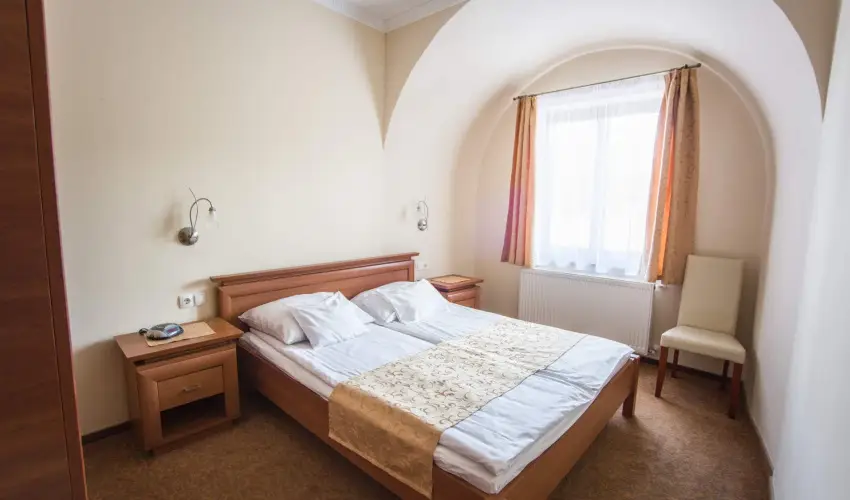 Hotel Vikt�ria S�rv�r - M�rcius 15. 