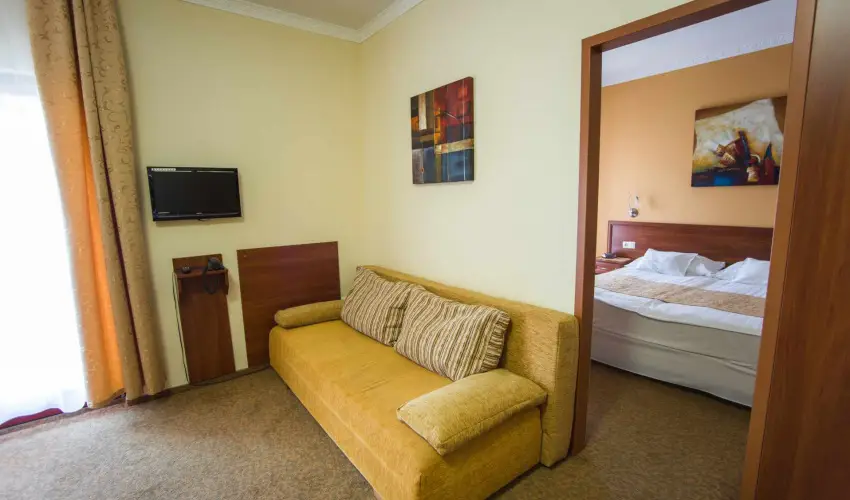 Hotel Vikt�ria S�rv�r - M�rcius 15. 