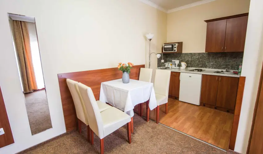 Hotel Vikt�ria S�rv�r - M�rcius 15. 