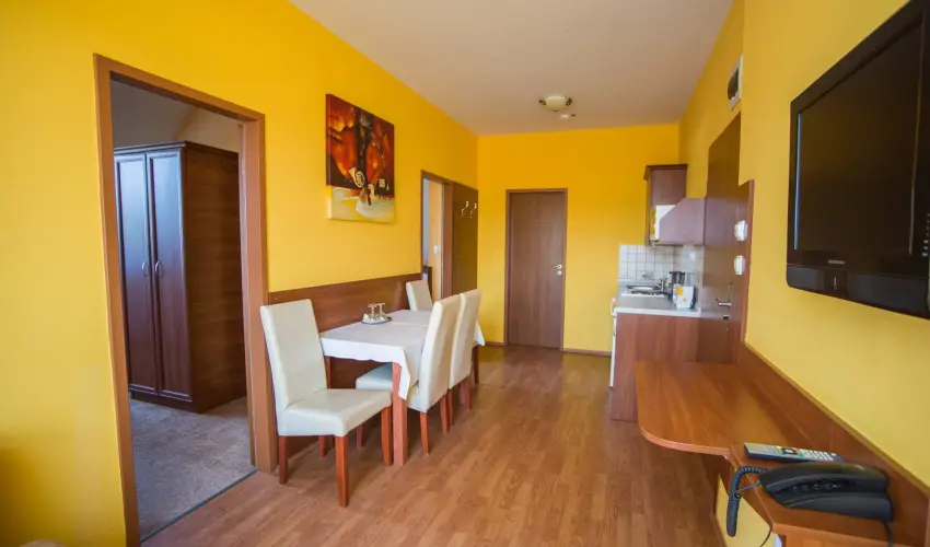 Hotel Vikt�ria S�rv�r - M�rcius 15. 
