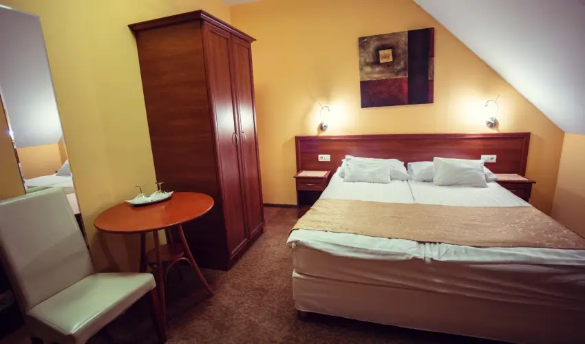 Hotel Vikt�ria S�rv�r - M�rcius 15. 