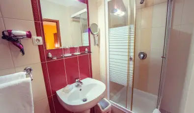 Hotel Vikt�ria S�rv�r