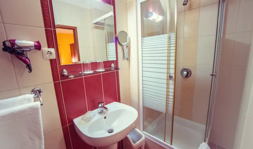 Hotel Vikt�ria S�rv�r - M�rcius 15. 