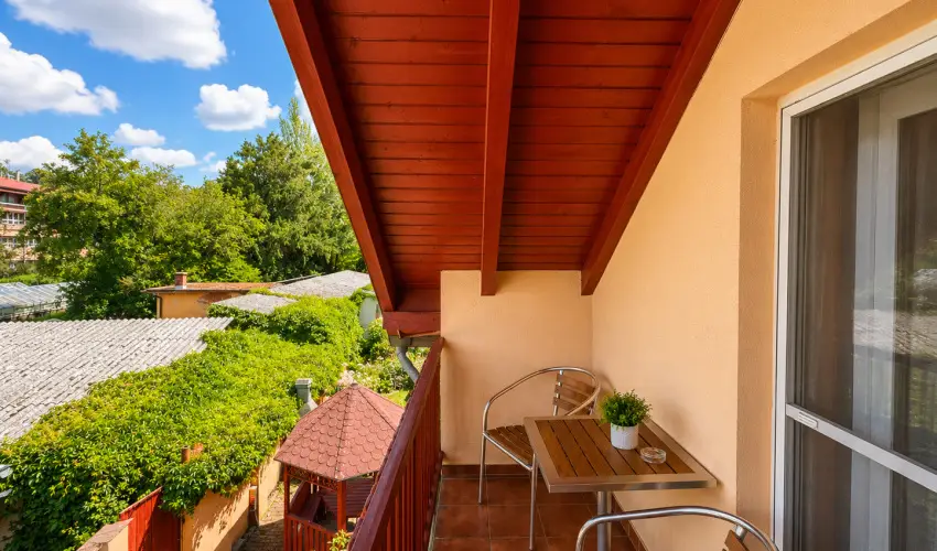 Hotel Vikt�ria S�rv�r - M�rcius 15. 