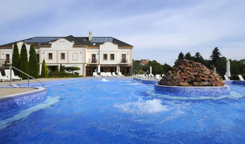 Hotel Villa V�lgy Eger - M�rcius 15. (min. 3 �j)