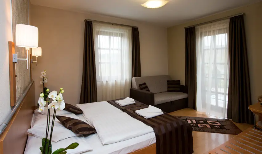Hotel Villa V�lgy Eger - M�rcius 15. (min. 3 �j)