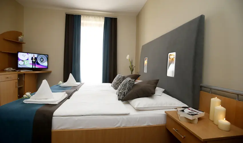 Hotel Villa V�lgy Eger - M�rcius 15. (min. 3 �j)