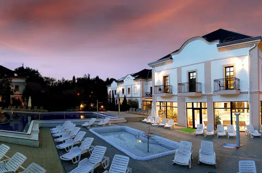 Hotel Villa V�lgy - M�rcius 15.  (min. 3 �j)