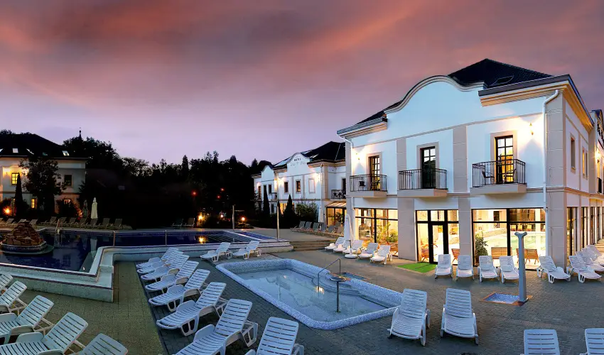 Hotel Villa V�lgy Eger - M�rcius 15. (min. 3 �j)