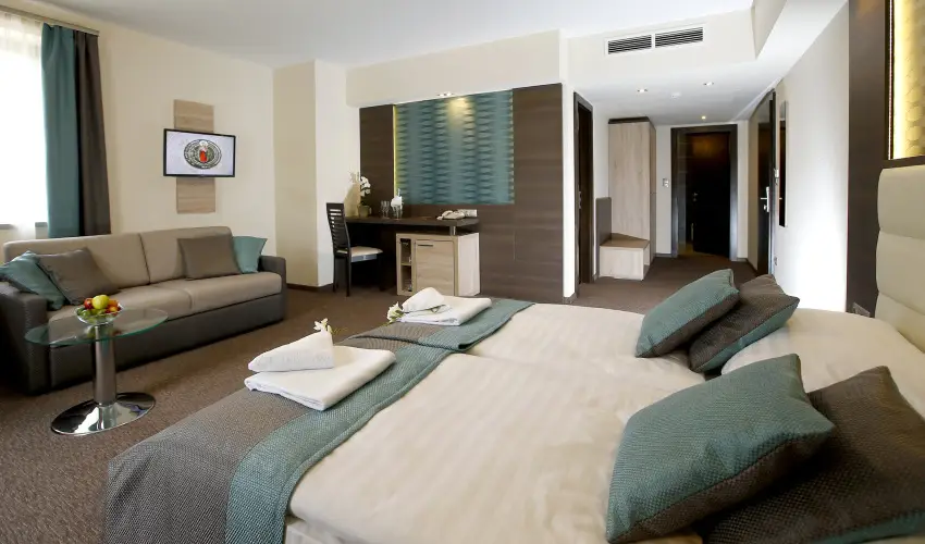 Hotel Villa V�lgy Eger - M�rcius 15. (min. 3 �j)