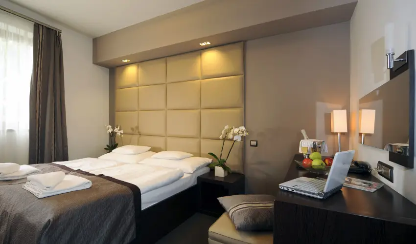 Hotel Villa V�lgy Eger - M�rcius 15. (min. 3 �j)