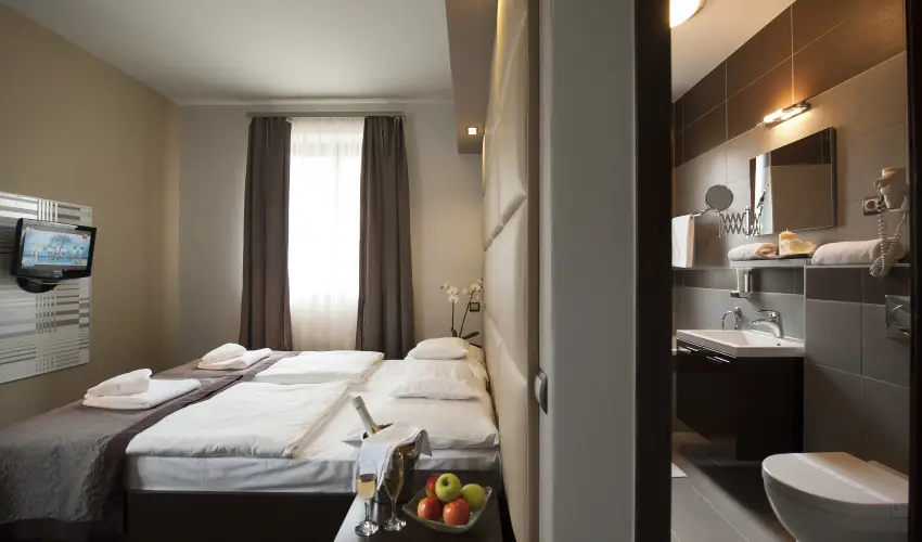 Hotel Villa V�lgy Eger - M�rcius 15. (min. 3 �j)