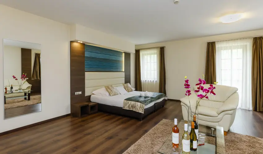 Hotel Villa V�lgy Eger - M�rcius 15. (min. 3 �j)
