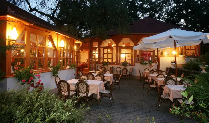 Hotel Villa V�lgy Eger - M�rcius 15. (min. 3 �j)