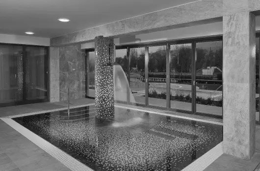 Hotel Visegr�d - M�rcius 15. (min. 2 �j)