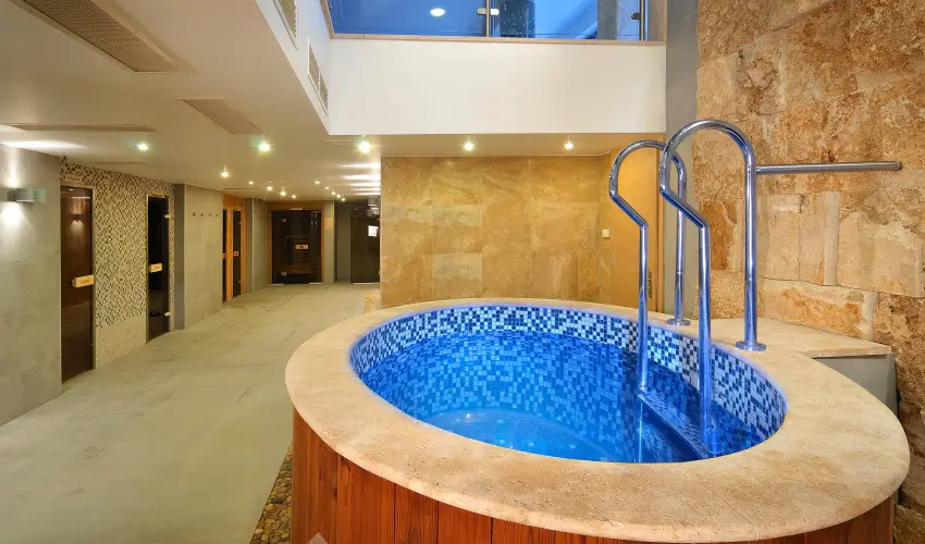 Hotel Visegr�d Visegr�d - M�rcius 15. (min. 2 �j)