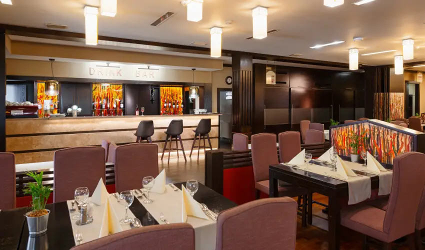 Hotel Visegr�d Visegr�d - M�rcius 15. (min. 2 �j)