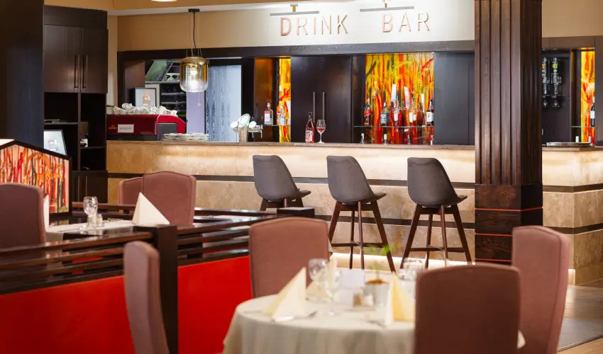 Hotel Visegr�d Visegr�d - M�rcius 15. (min. 2 �j)