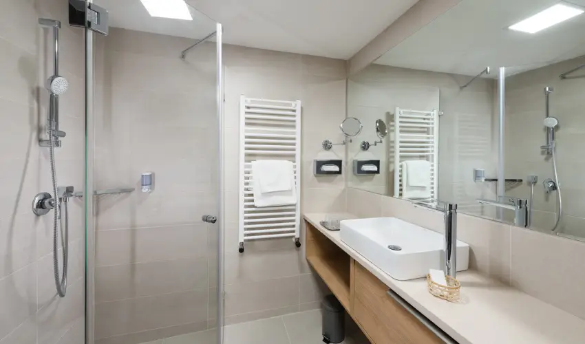 Hotel Visegr�d Visegr�d - M�rcius 15. (min. 2 �j)