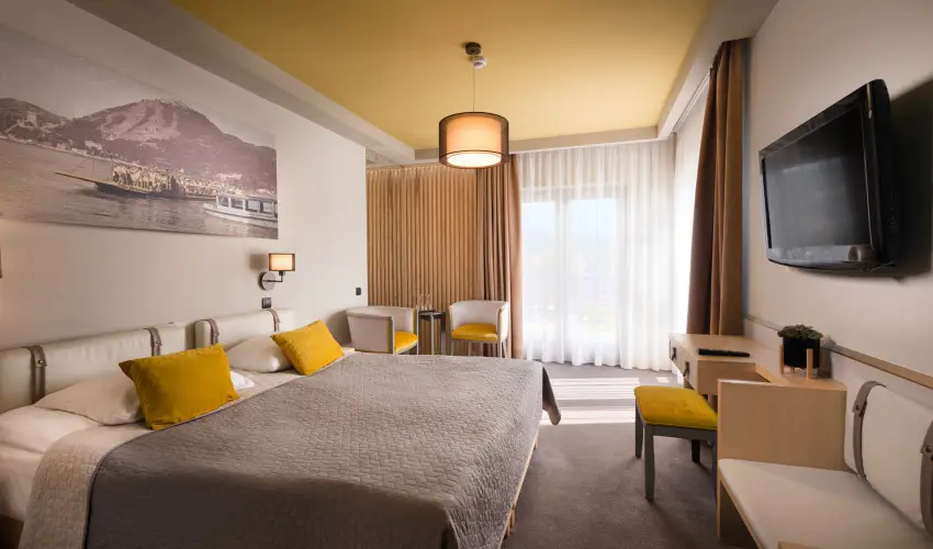 Hotel Visegr�d Visegr�d - M�rcius 15. (min. 2 �j)