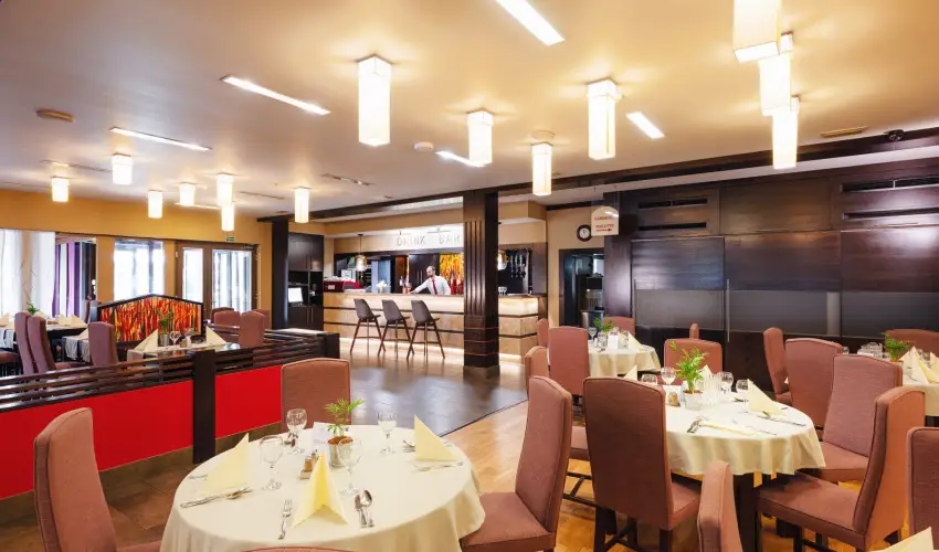 Hotel Visegr�d Visegr�d - M�rcius 15. (min. 2 �j)