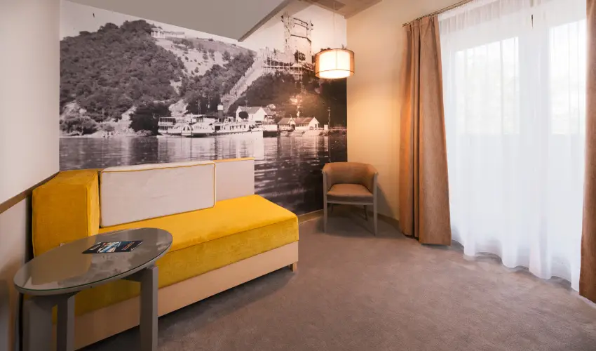 Hotel Visegr�d Visegr�d - M�rcius 15. (min. 2 �j)