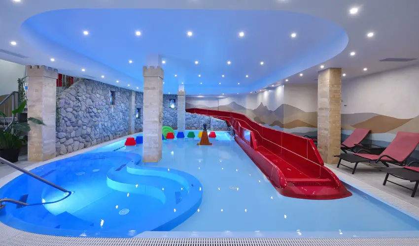 Hotel Visegr�d Visegr�d - M�rcius 15. (min. 2 �j)