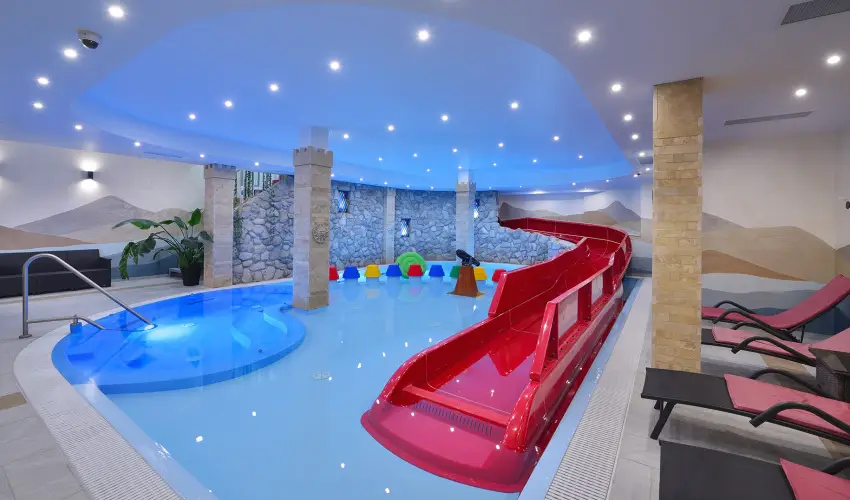 Hotel Visegr�d Visegr�d - M�rcius 15. (min. 2 �j)