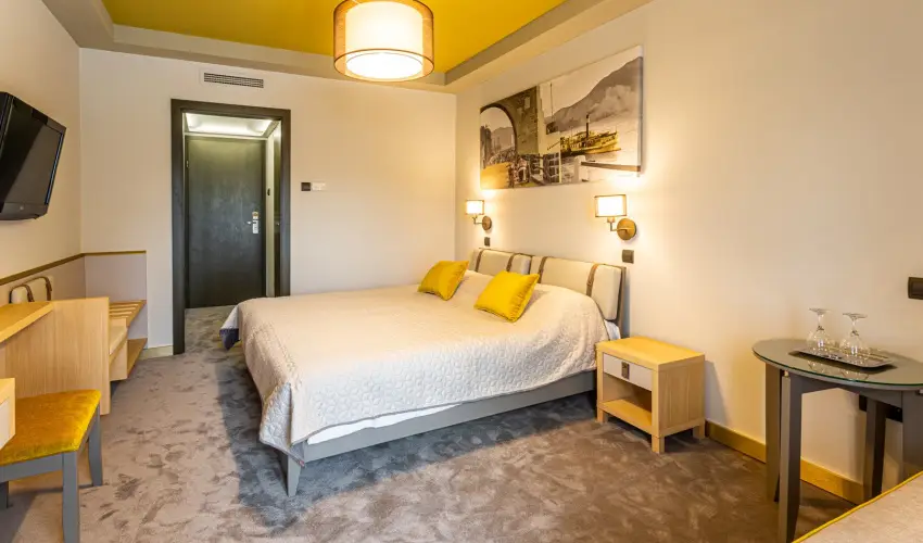 Hotel Visegr�d Visegr�d - M�rcius 15. (min. 2 �j)
