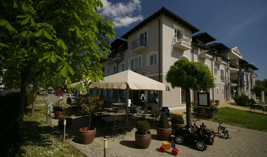 Hotel Xavin Hark�ny - M�rcius 15.