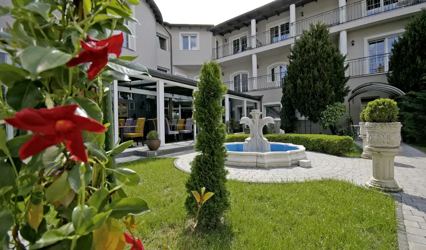 Hotel Xavin Hark�ny - M�rcius 15.
