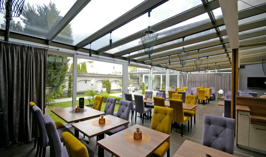 Hotel Xavin Hark�ny - M�rcius 15.