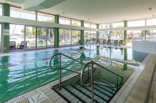 Hotel Yacht Wellness & Business - M�rcius 15.  (min. 2 �j)