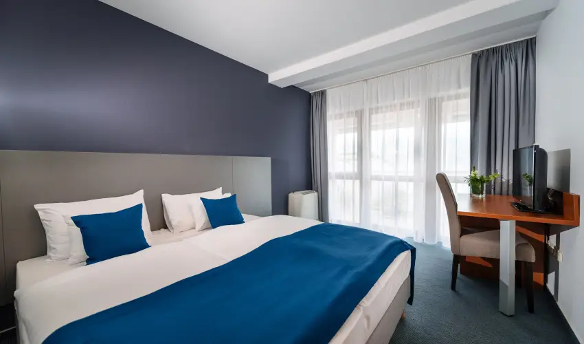 Hotel Yacht Wellness & Business Si�fok - M�rcius 15. - teljes el�refizet�ssel
