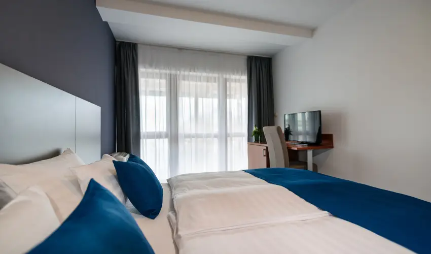 Hotel Yacht Wellness & Business Si�fok - M�rcius 15. - teljes el�refizet�ssel