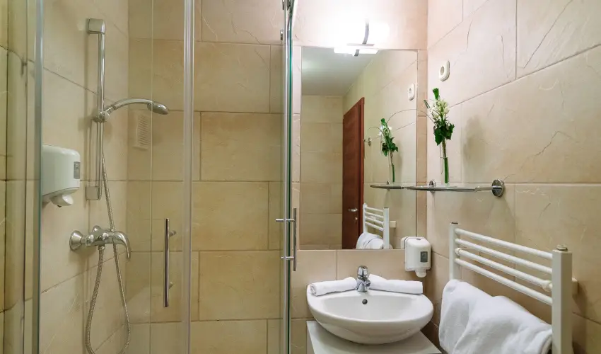 Hotel Yacht Wellness & Business Si�fok - M�rcius 15. - teljes el�refizet�ssel